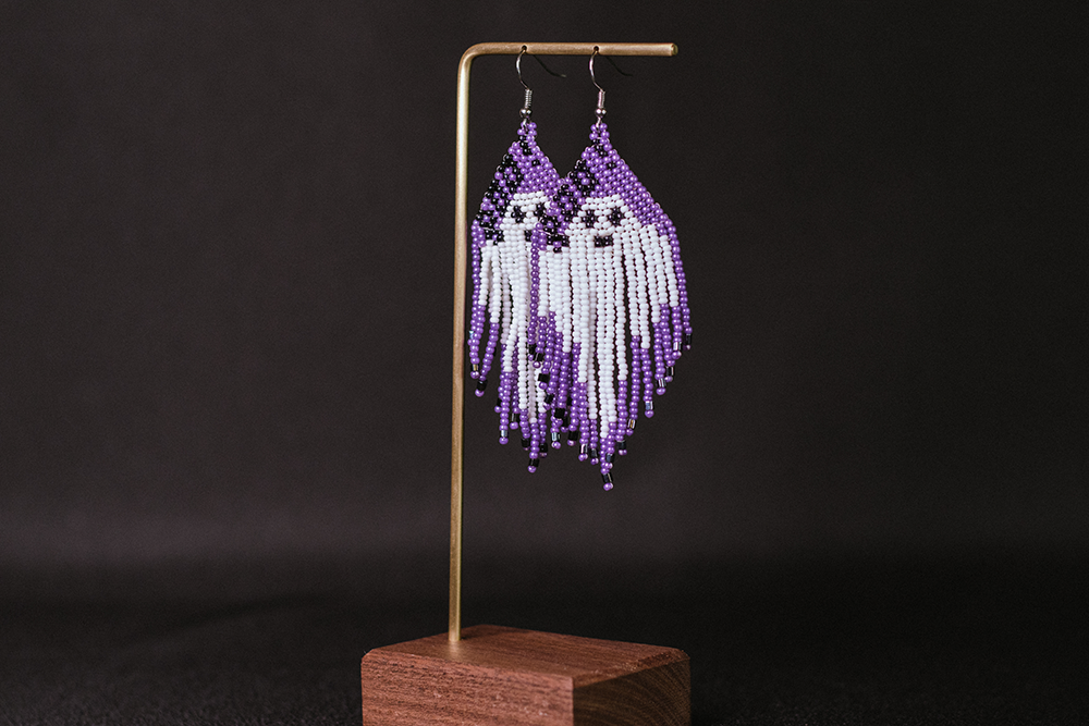 Purple and white ghost earrings that say 'boo!'